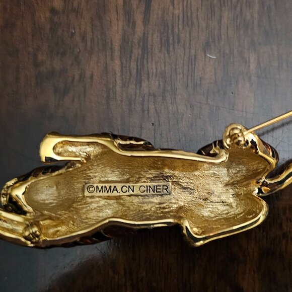 Striking CINER Crouching Tiger With Open Mouth Brooch Pin - Picture 4 of 4